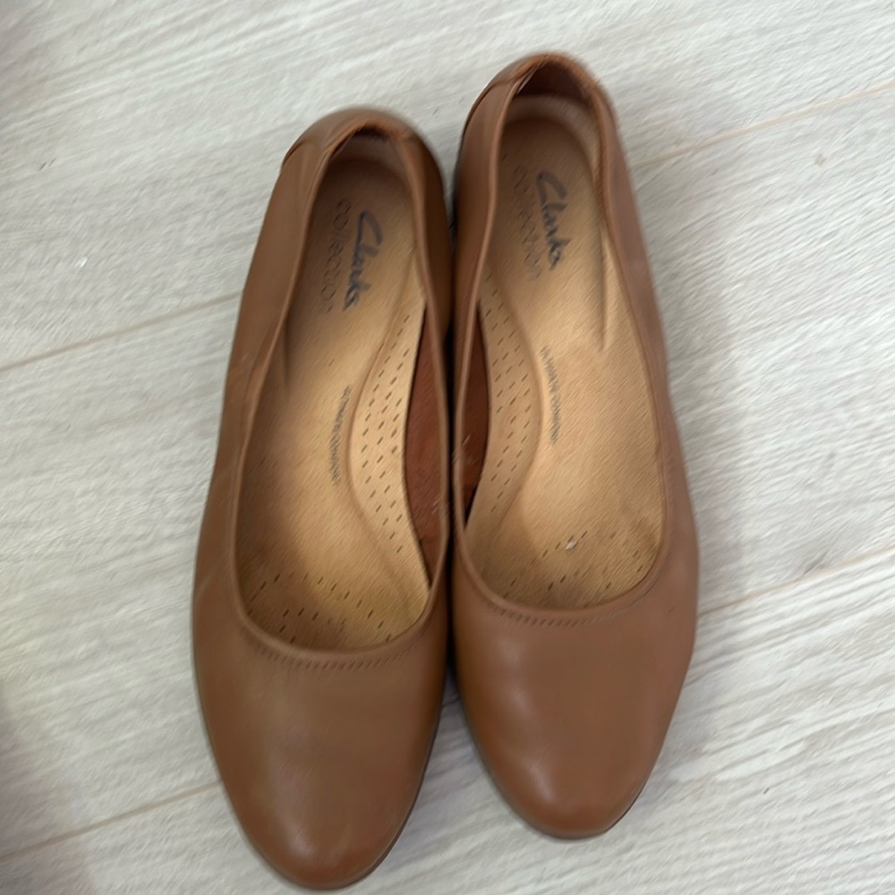 Clarks Tan Flats